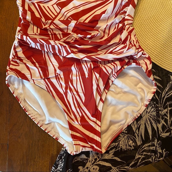 Miracle ‘Dreamsuit’ Red/White Tropical 🌴 NWT - Picture 3 of 8